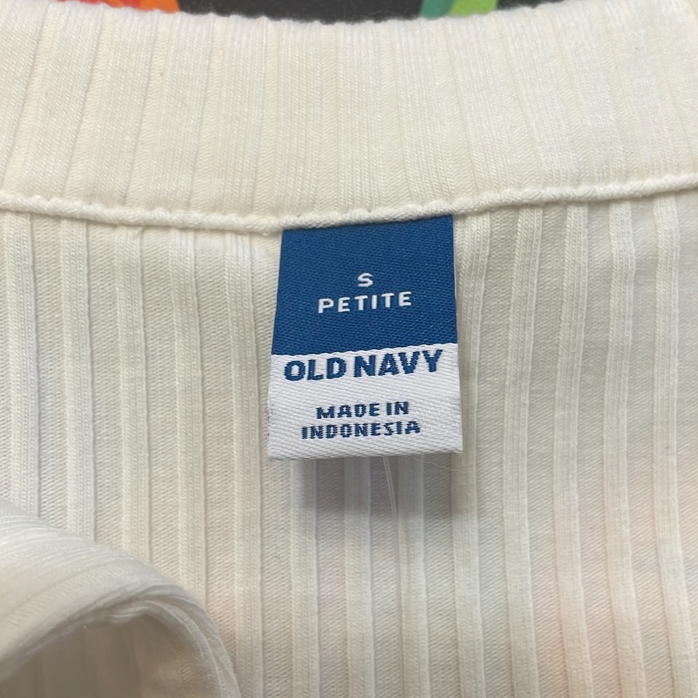 Old Navy Slim Ribbed Button Down Top - Picture 5 of 7